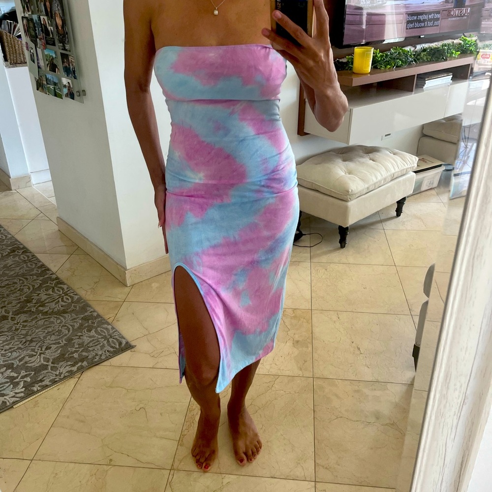 Strapless tie dye vibrant dress.